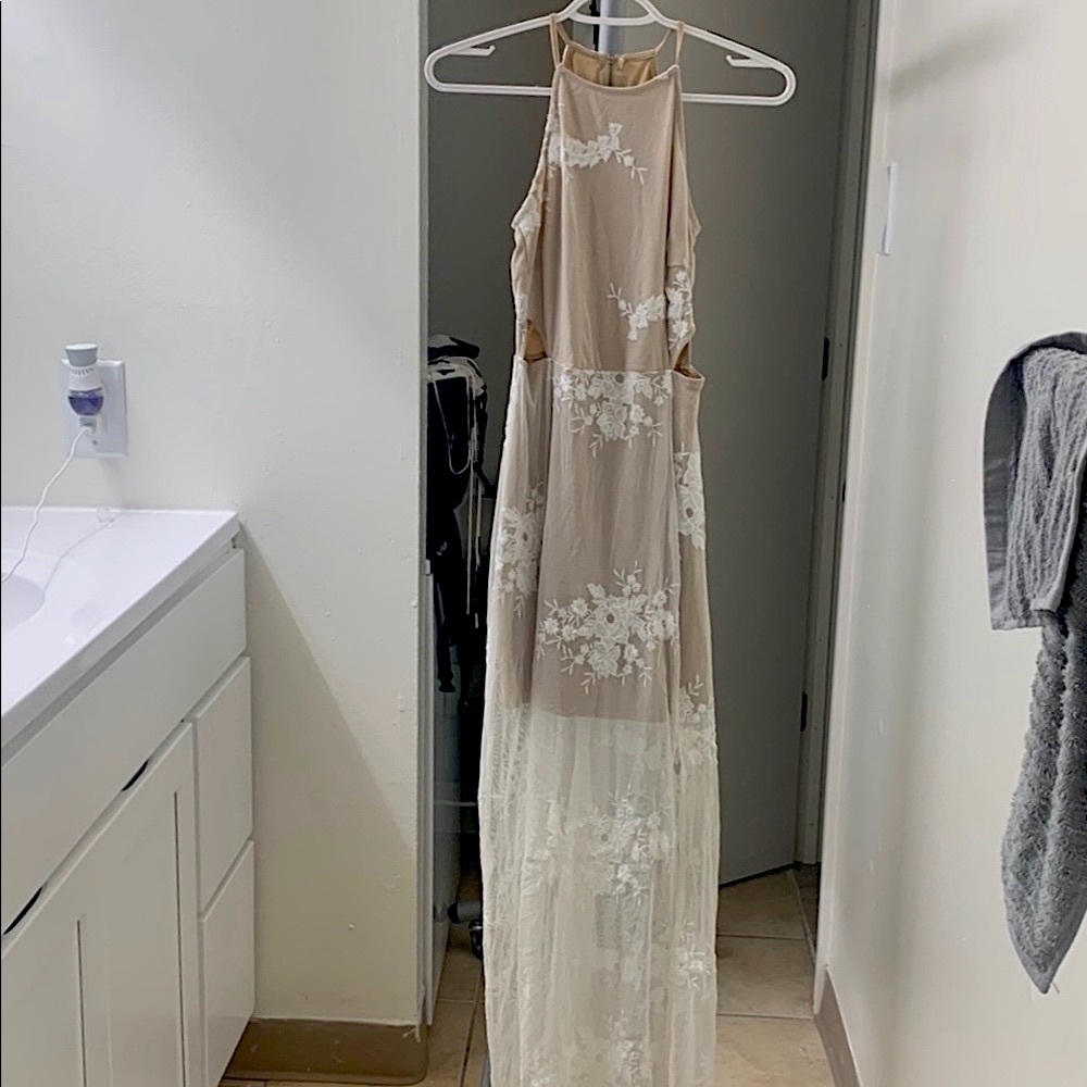 Material Girl | Nude and White Lace Maxi Dress | Size: S